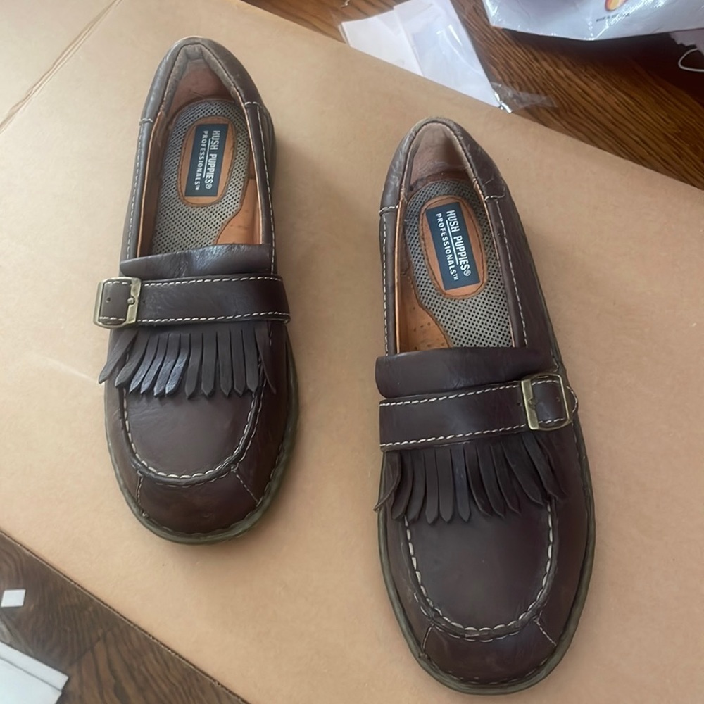 Hush Puppies leather Loafers! Size 6
